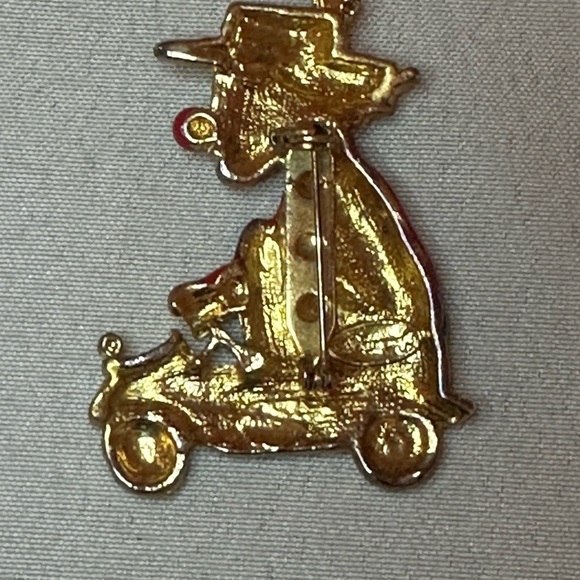 DANECRAFT Rare Vintage Enamel Clown in Car Brooch 2”L x 1 1/2”W Whimsical - Picture 4 of 6